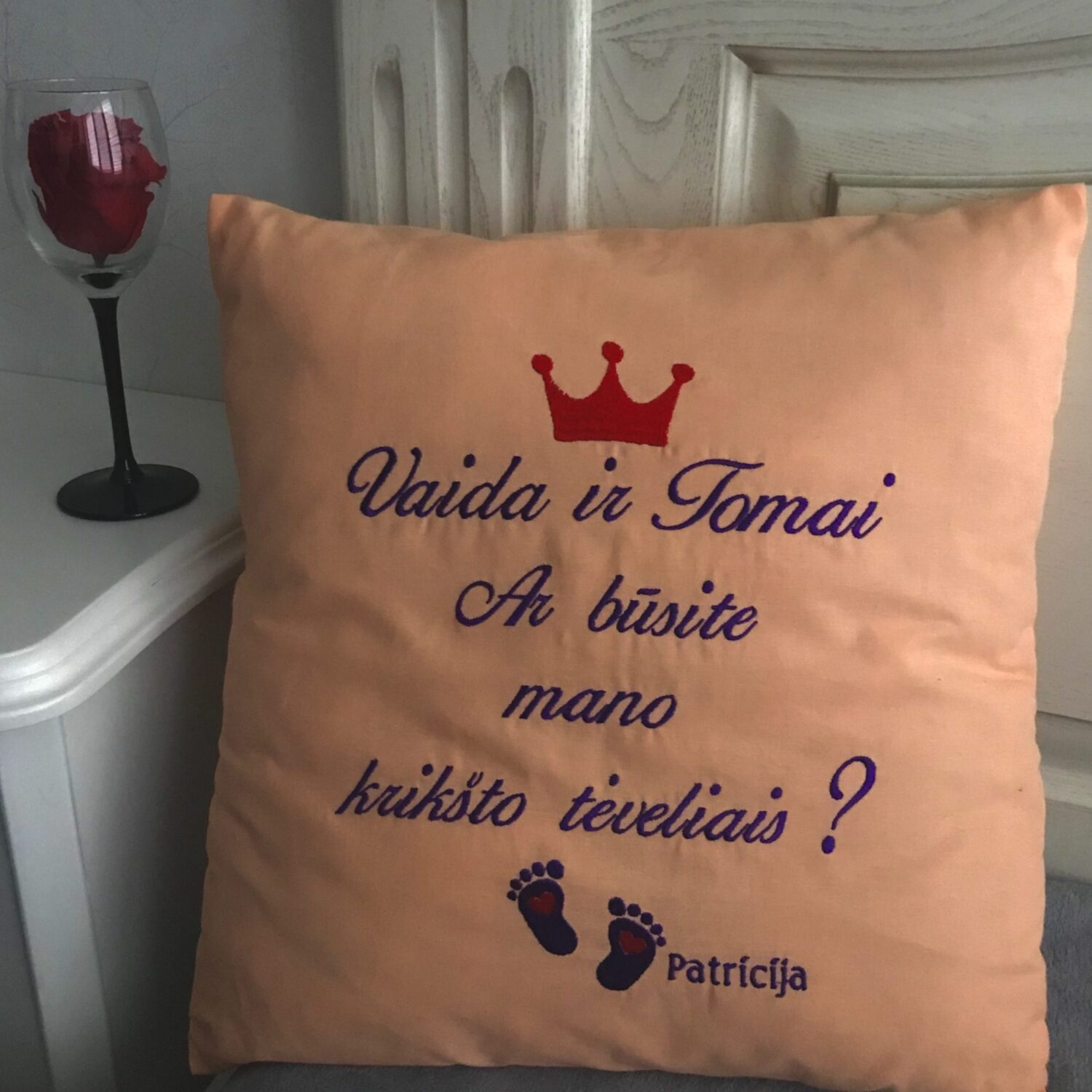 Dekoratyvinė medvilninė pagalvėlė "Kvietimas"