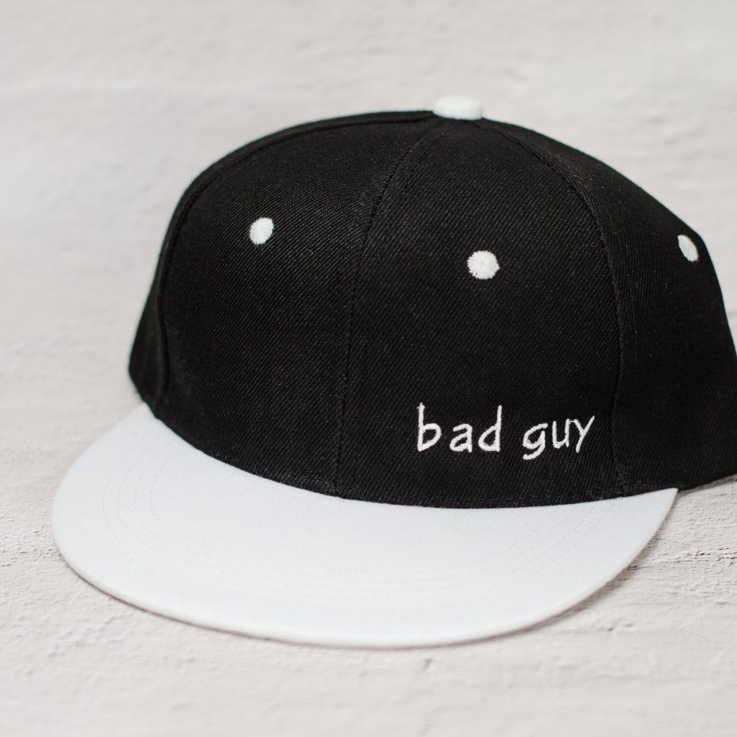 Snapback kepurė su užrašu "Bad guy"