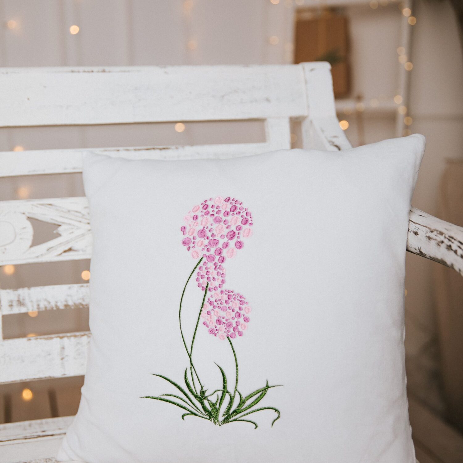 Dekoratyvinė veliūrinė pagalvėlė "Pienės pūkas"