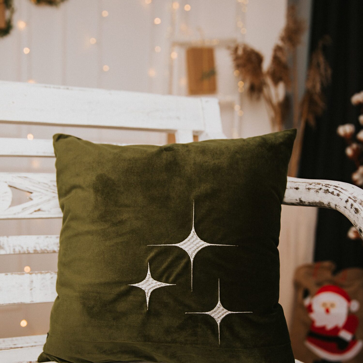 Barchatinė dekoratyvinė pagalvėlė su žvaigždėmis