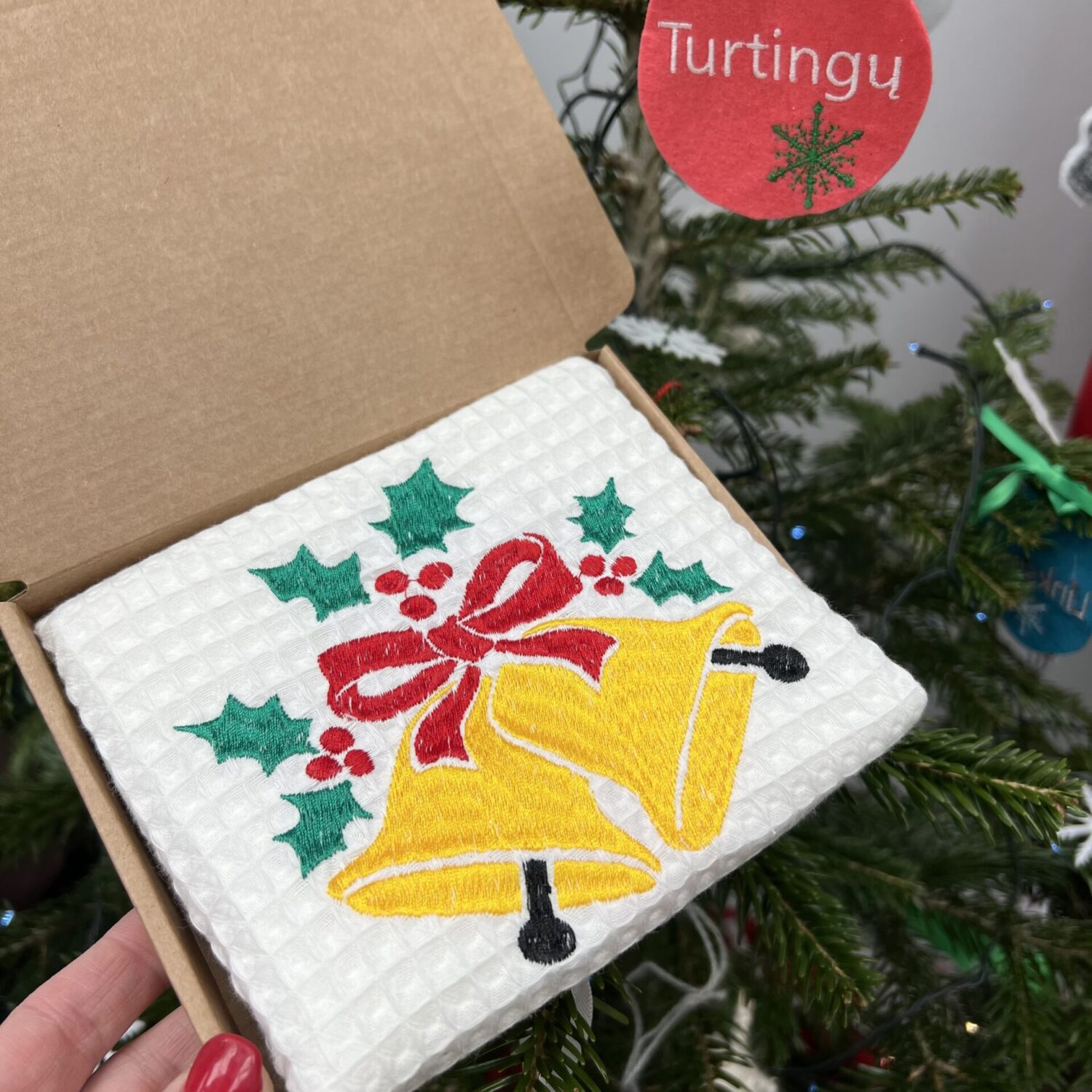 Virtuvinis rankšluostis su išsiuvinėtais varpeliais