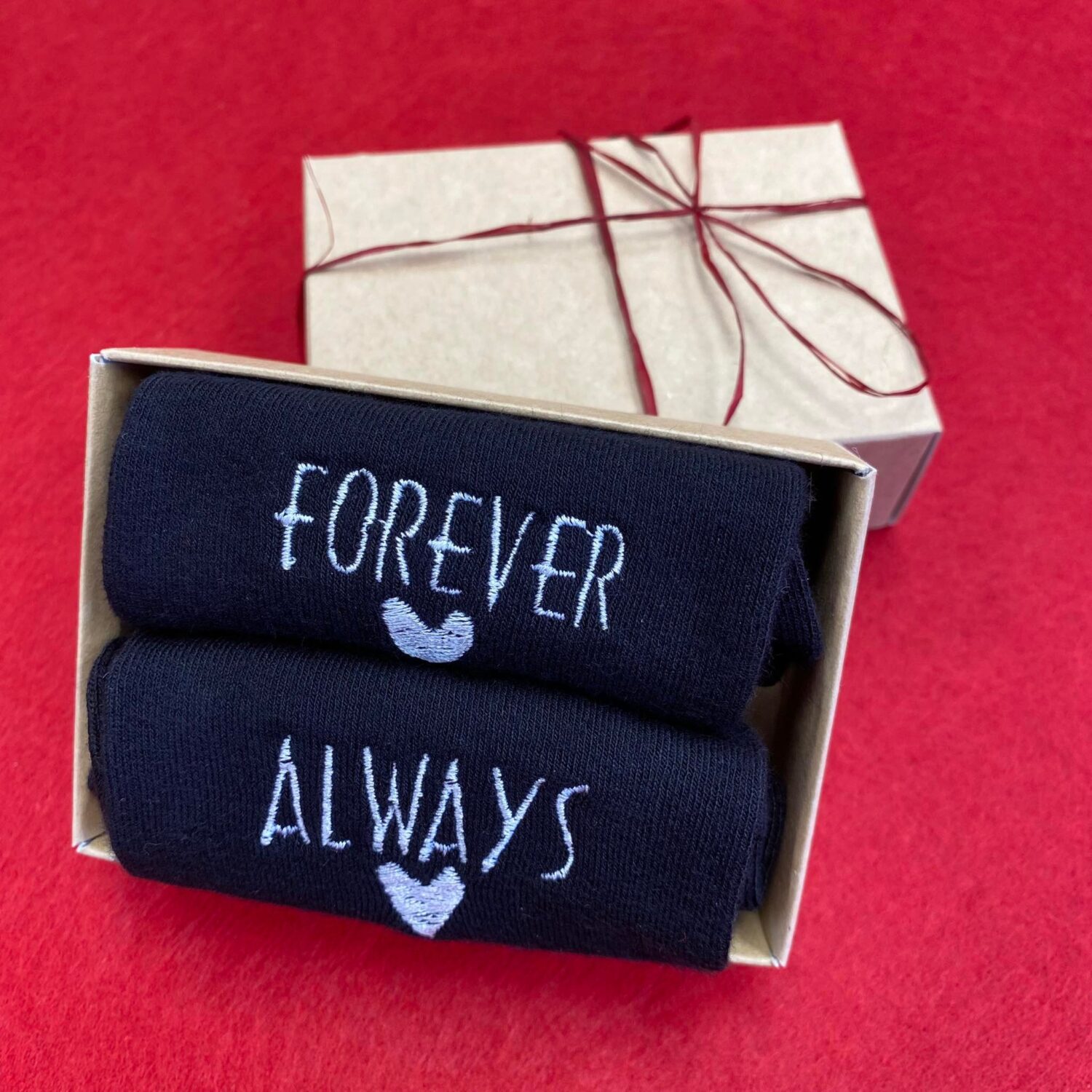 Išsiuvinėtos kojinės "Forever / Always"