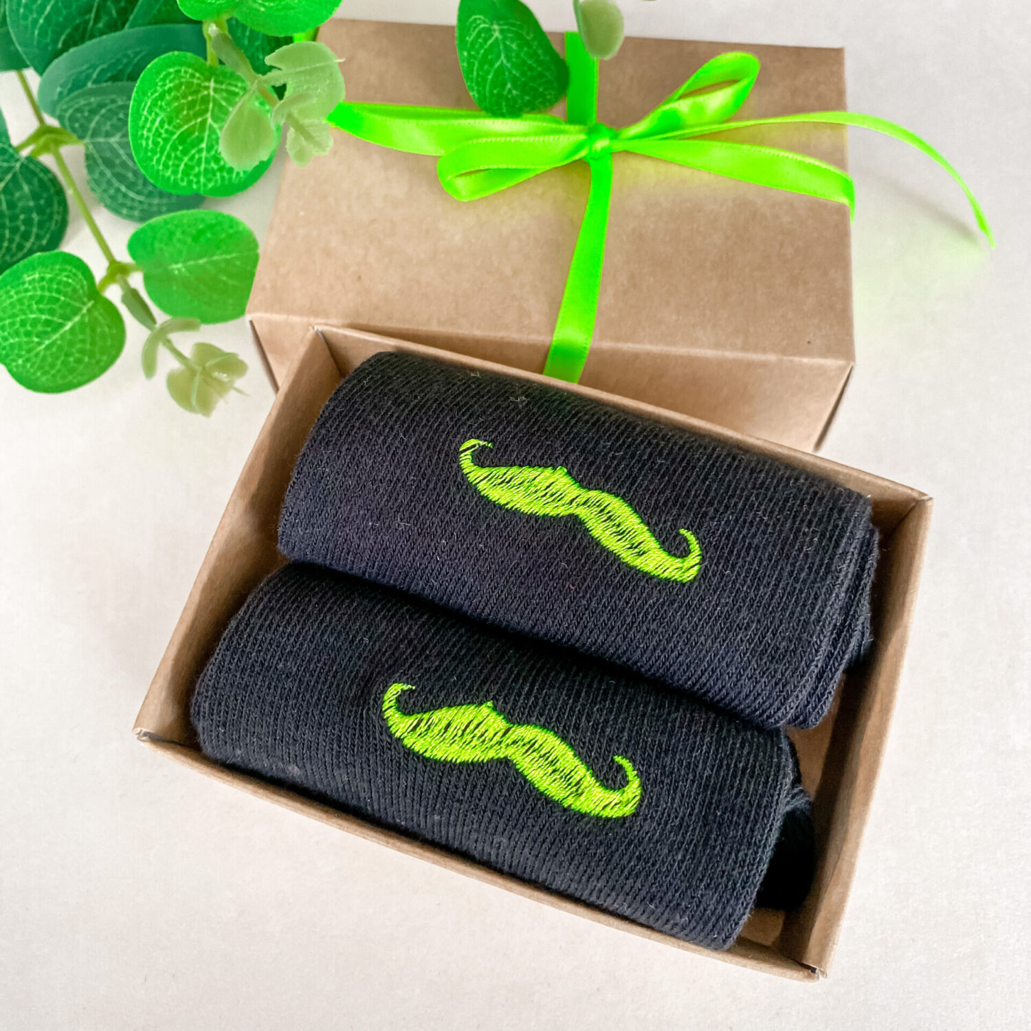 Išsiuvinėtos kojinės "Tėčio ūsai"