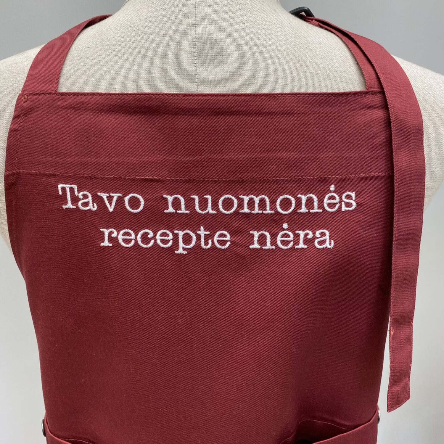 Universali prijuostė su užrašu