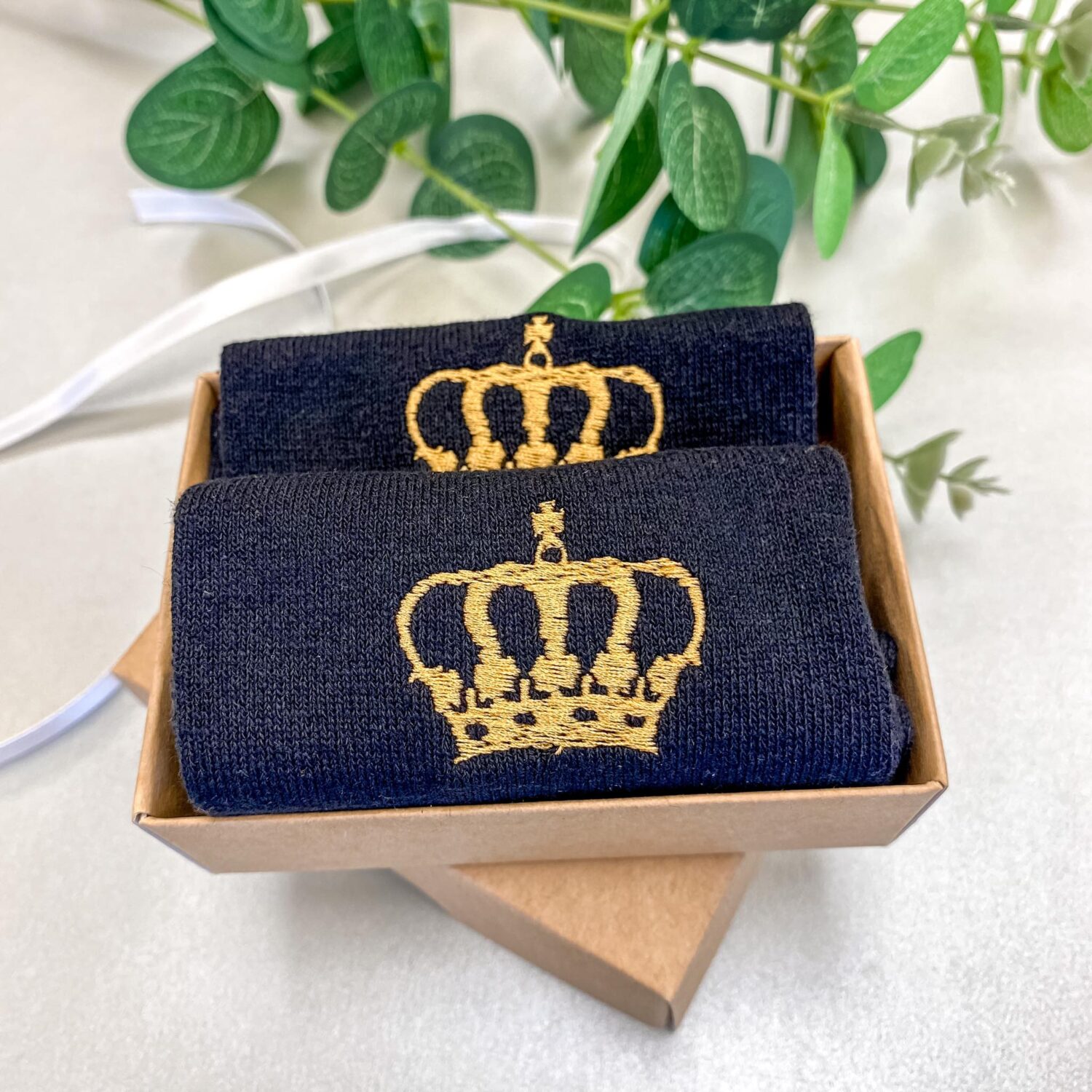 Išsiuvinėtos kojinės "Karūna"