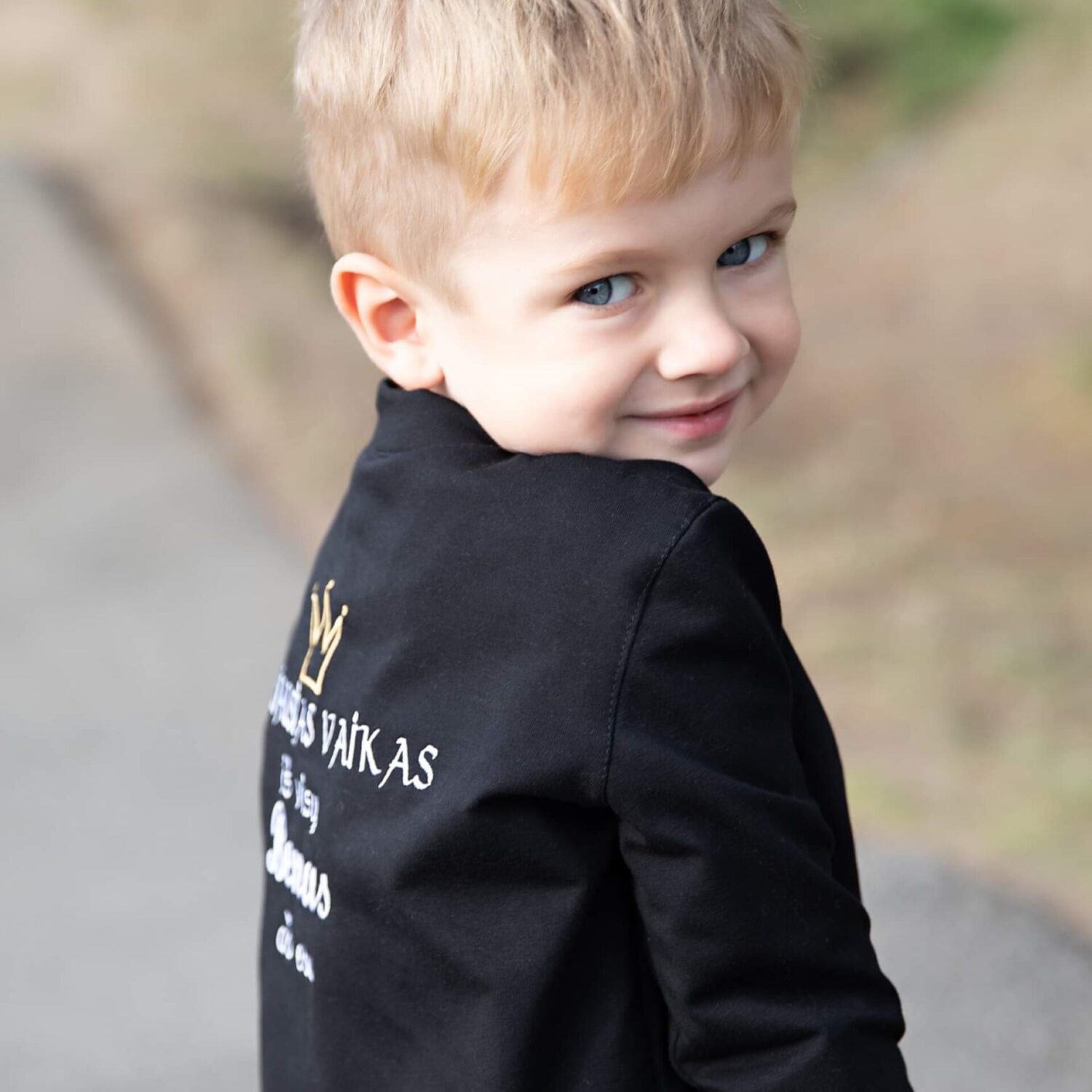 Personalizuotas kostiumėlis berniukui "Geriausias vaikas iš visų (vaiko vardas) aš esu