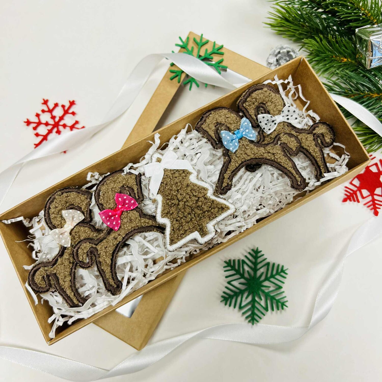 Rankų darbo Kalėdų eglutės žaisliukai "Arkliukai"