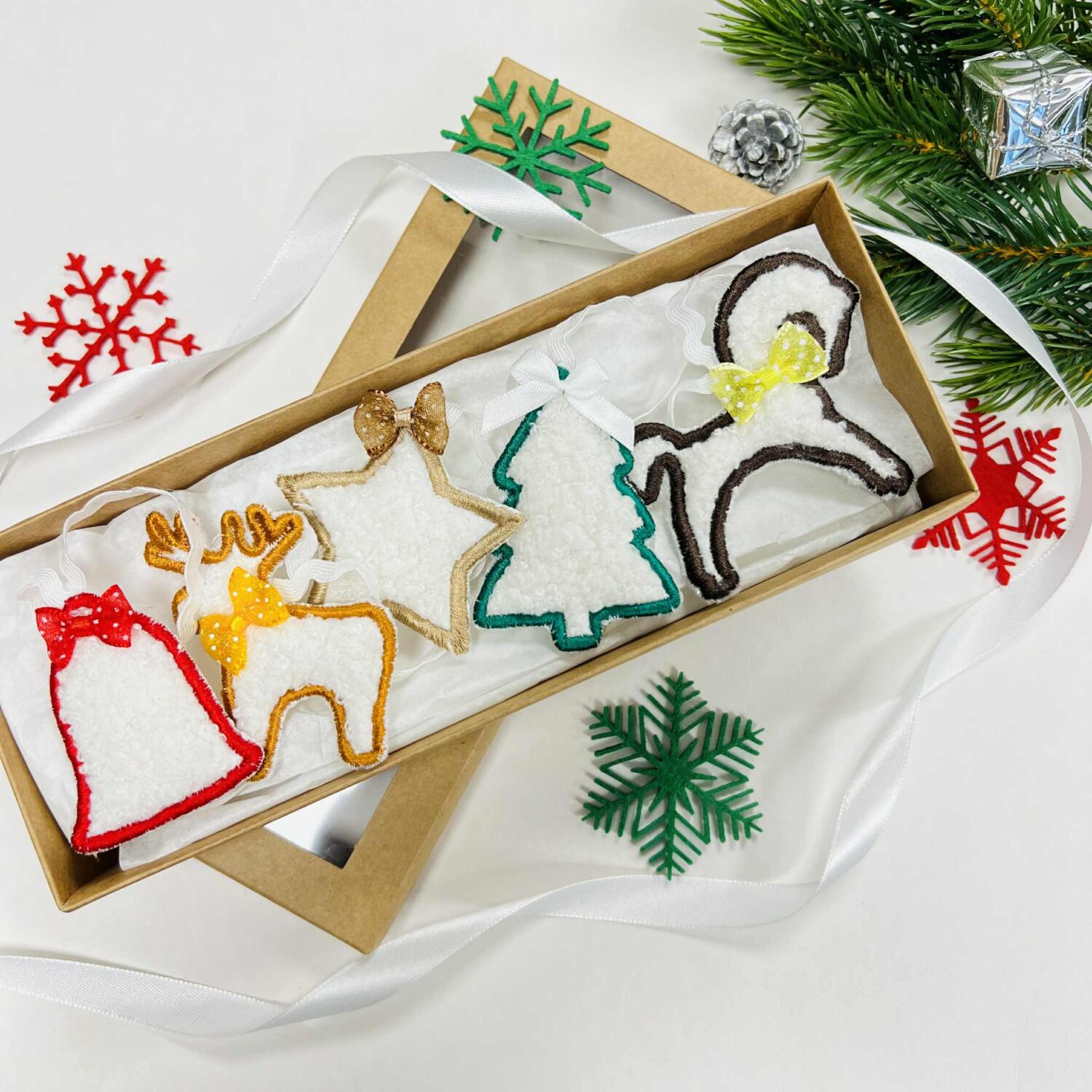 Rankų darbo Kalėdų eglutės žaisliukai "YPATINGI"