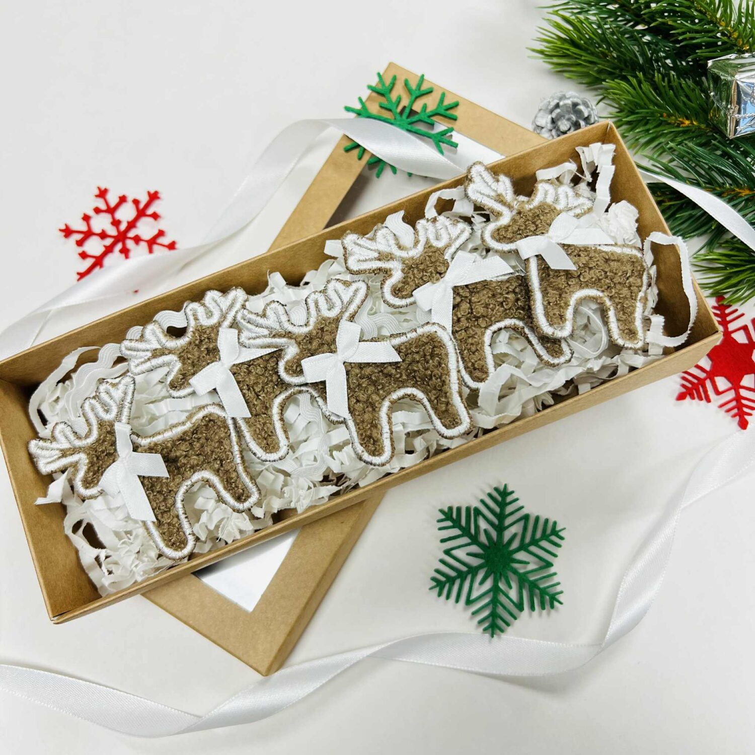 Rankų darbo Kalėdų eglutės žaisliukai "Briedžiukai"