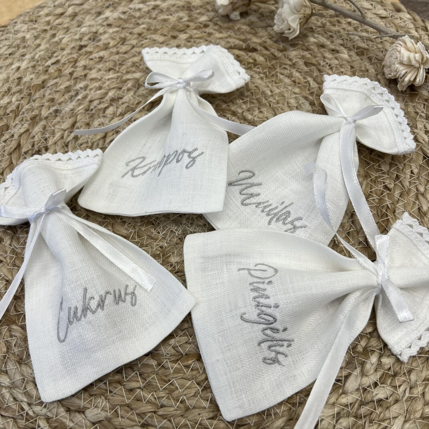 Lininiai maišeliai krikštynų kraiteliui