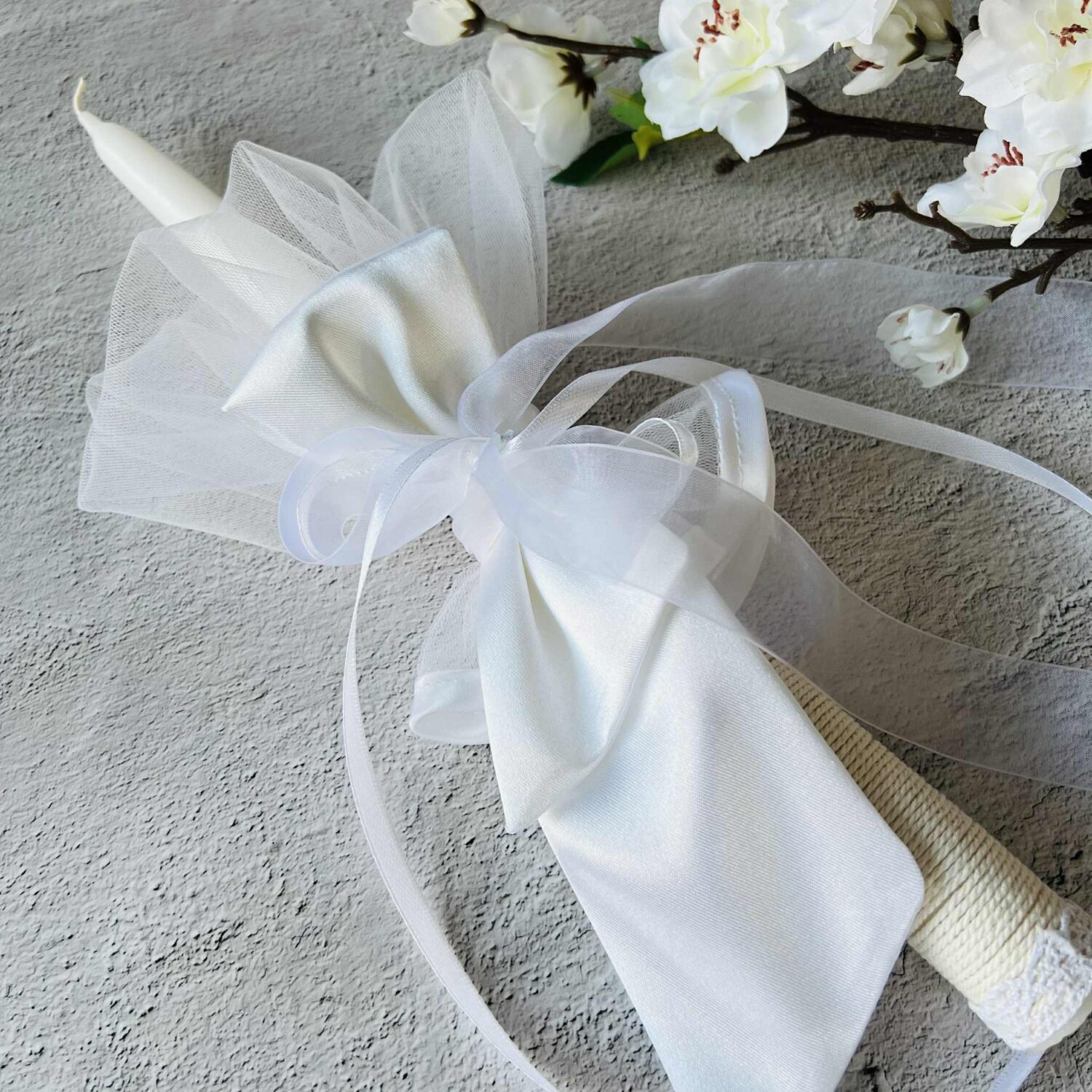 Rankų darbo krikštynų žvakė su kaspinėliais