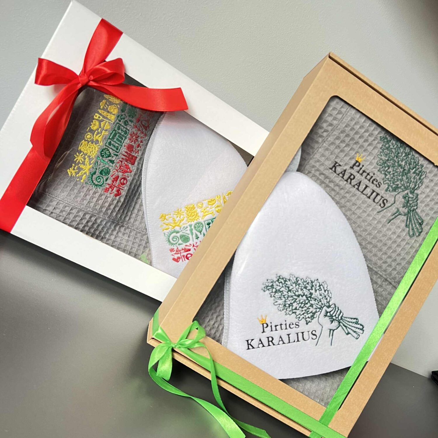 Pirties prijuostės ir kepurės rinkinys "KARALIUI" arba "Lietuviški motyvai"